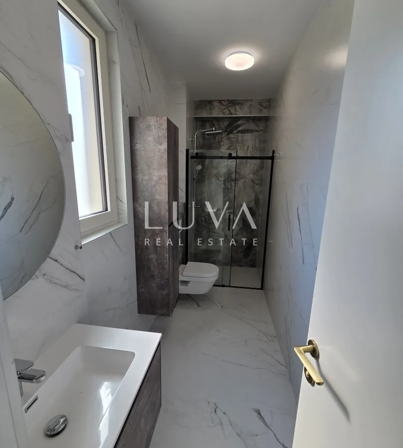 Trogir, Seget Vranjica, house 200m2 with pool by the sea