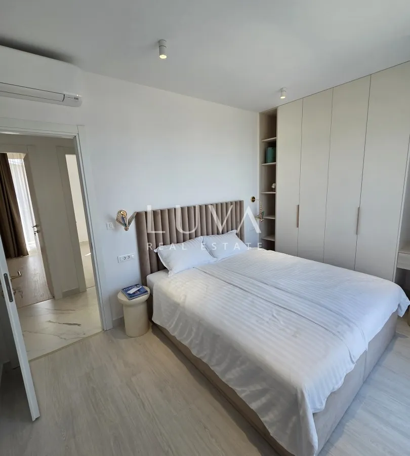 Trogir, Seget Vranjica, house 200m2 with pool by the sea