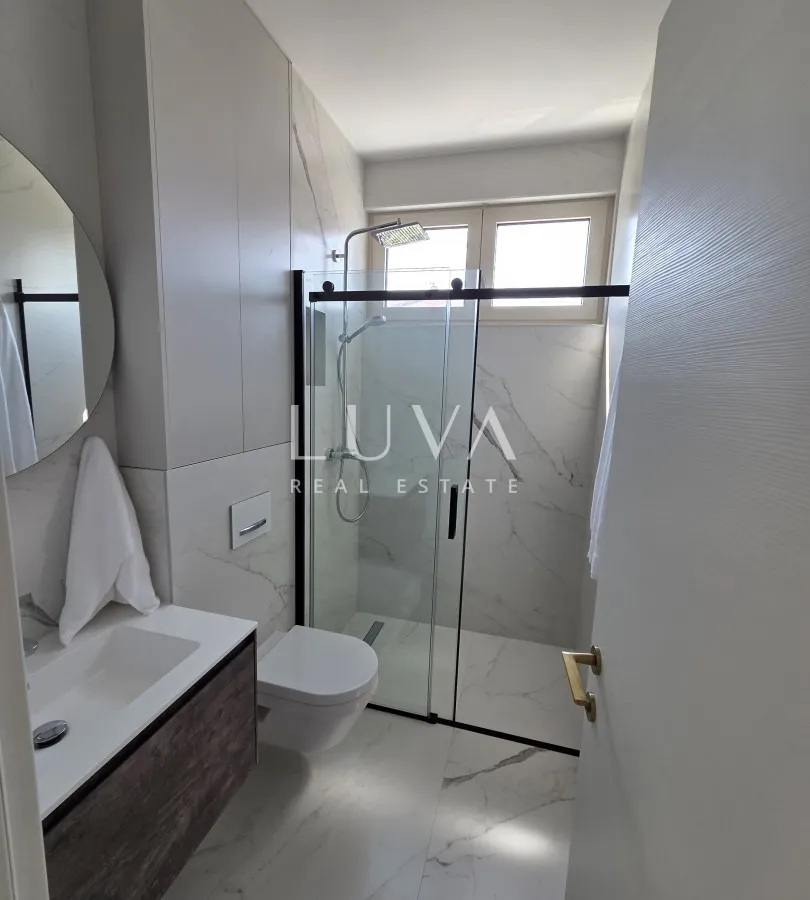 Trogir, Seget Vranjica, house 200m2 with pool by the sea