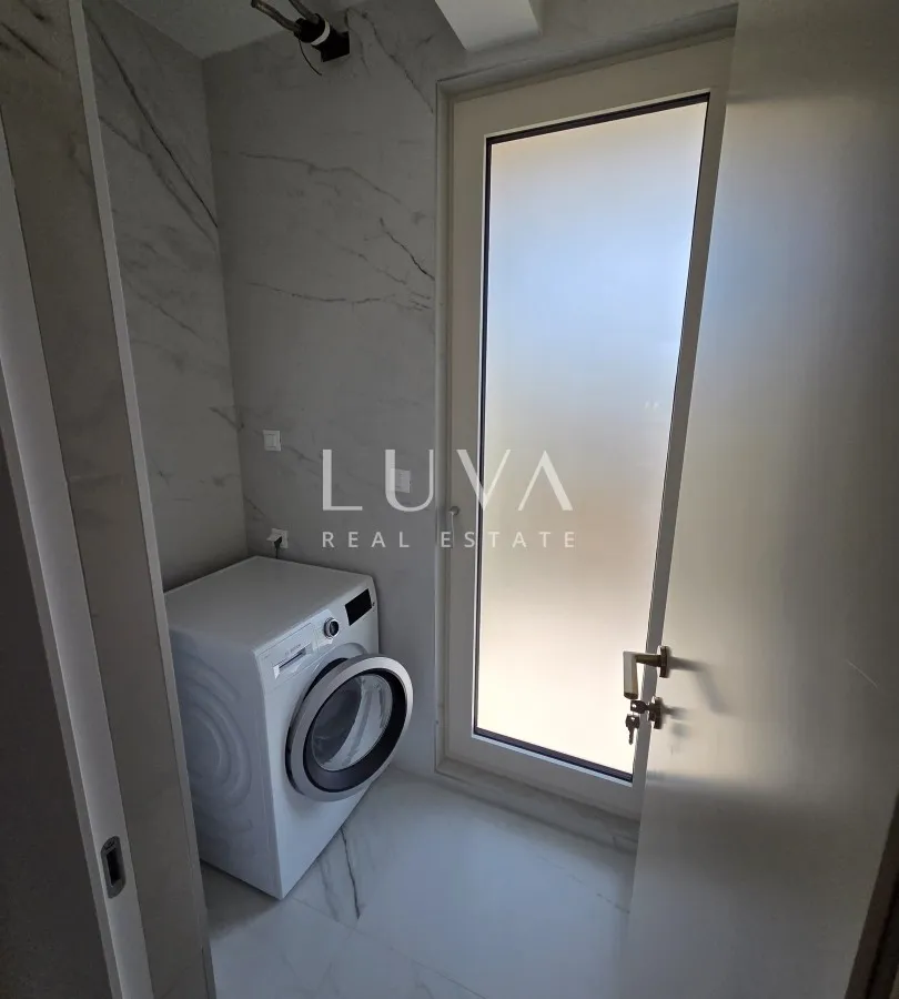 Trogir, Seget Vranjica, house 200m2 with pool by the sea