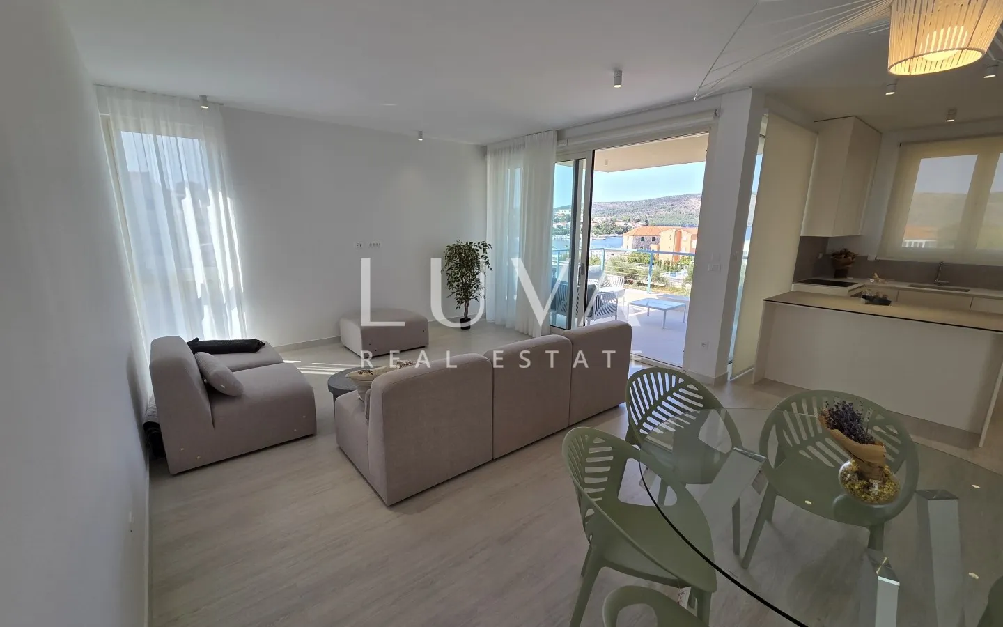 Trogir, Seget Vranjica, house 200m2 with pool by the sea