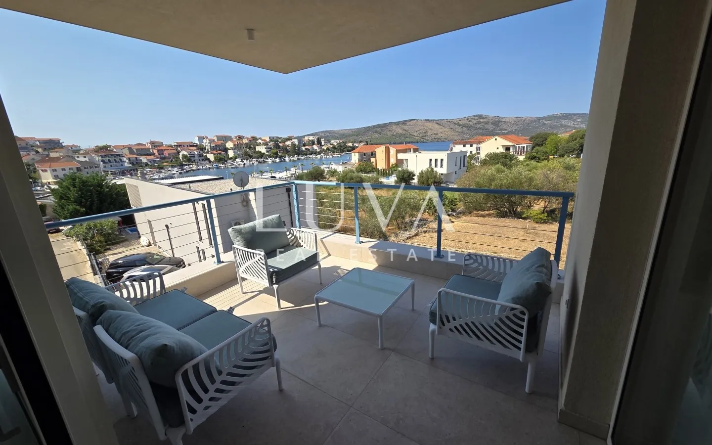 Trogir, Seget Vranjica, house 200m2 with pool by the sea