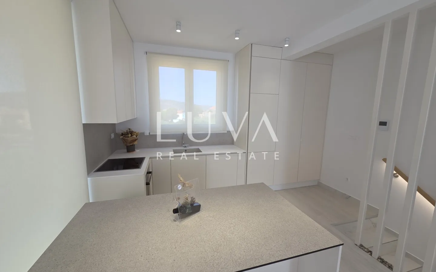Trogir, Seget Vranjica, house 200m2 with pool by the sea
