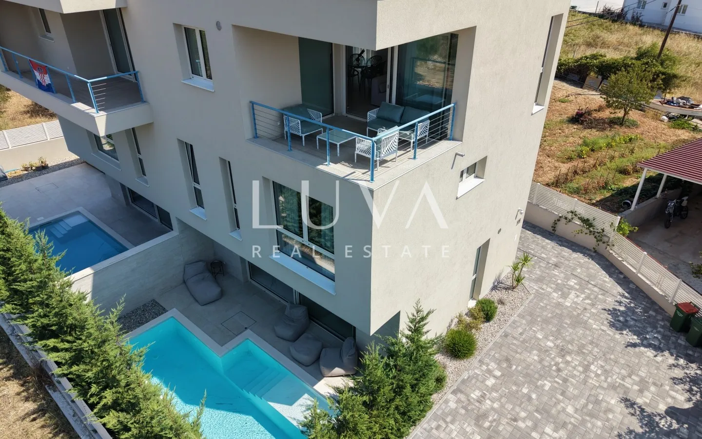 Trogir, Seget Vranjica, house 200m2 with pool by the sea