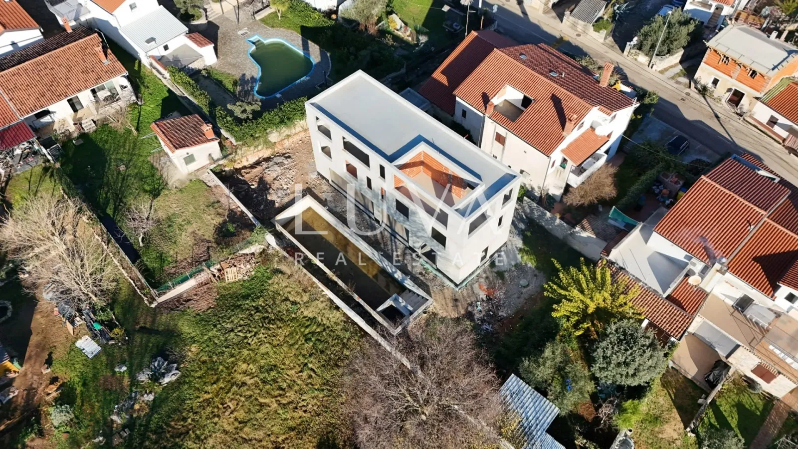 Istria, Poreč, modern house with a pool and a cinema hall, 398.10 m²