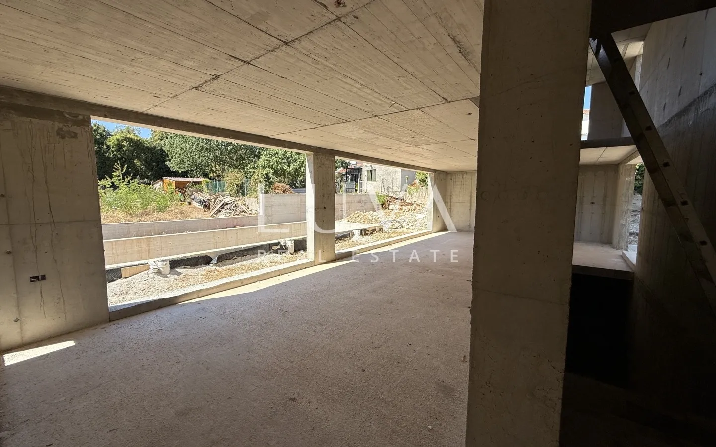 Istria, Poreč, modern house with a pool and a cinema hall, 398.10 m²