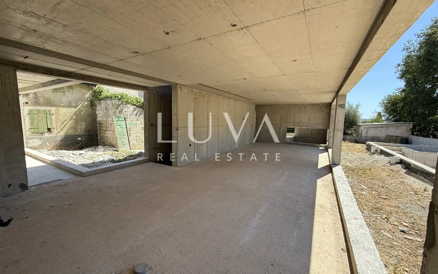 Istria, Poreč, modern house with a pool and a cinema hall, 398.10 m²