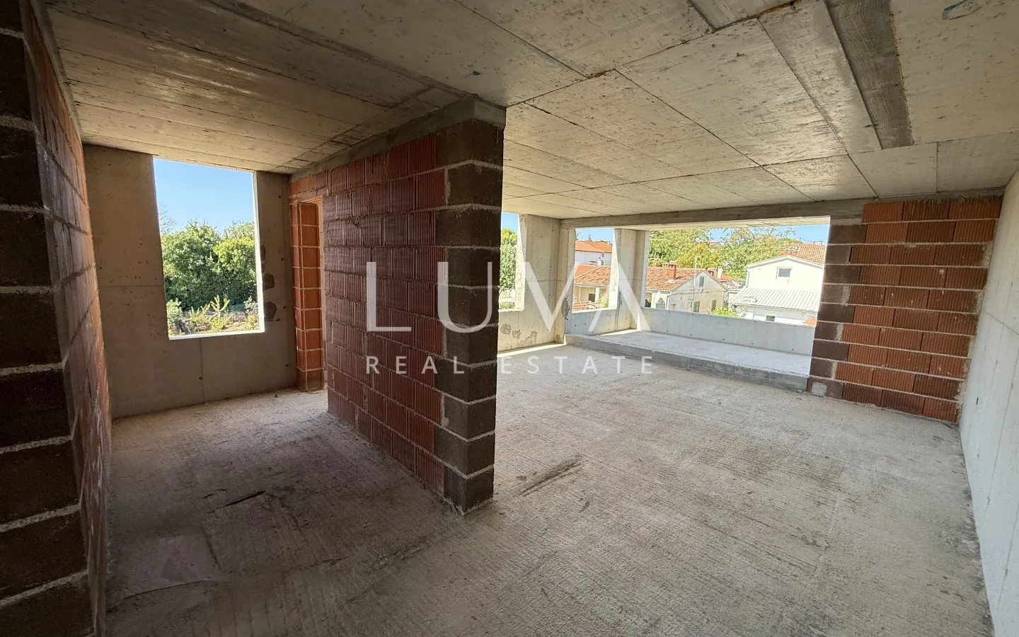Istria, Poreč, modern house with a pool and a cinema hall, 398.10 m²