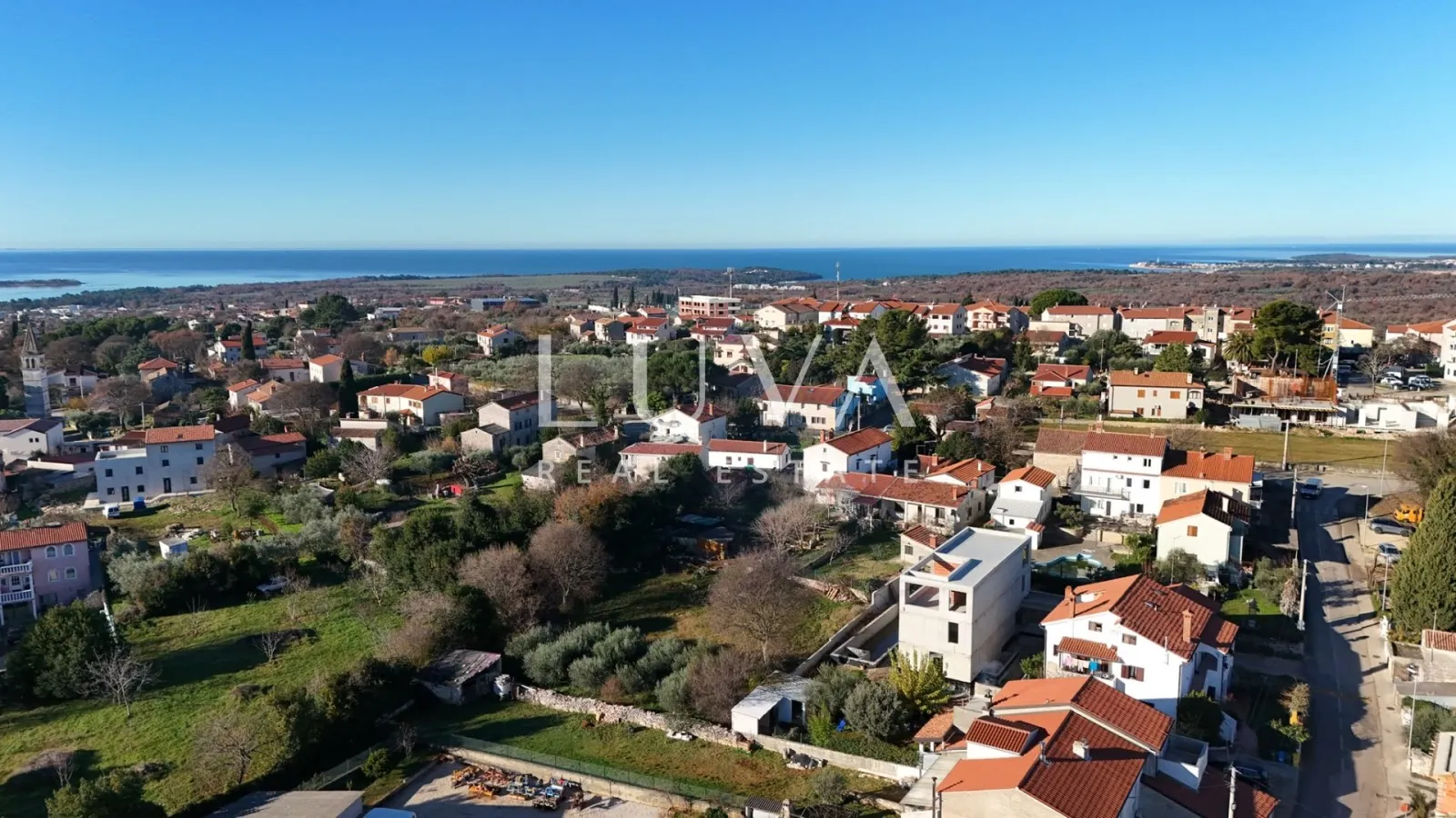 Istria, Poreč, modern house with a pool and a cinema hall, 398.10 m²