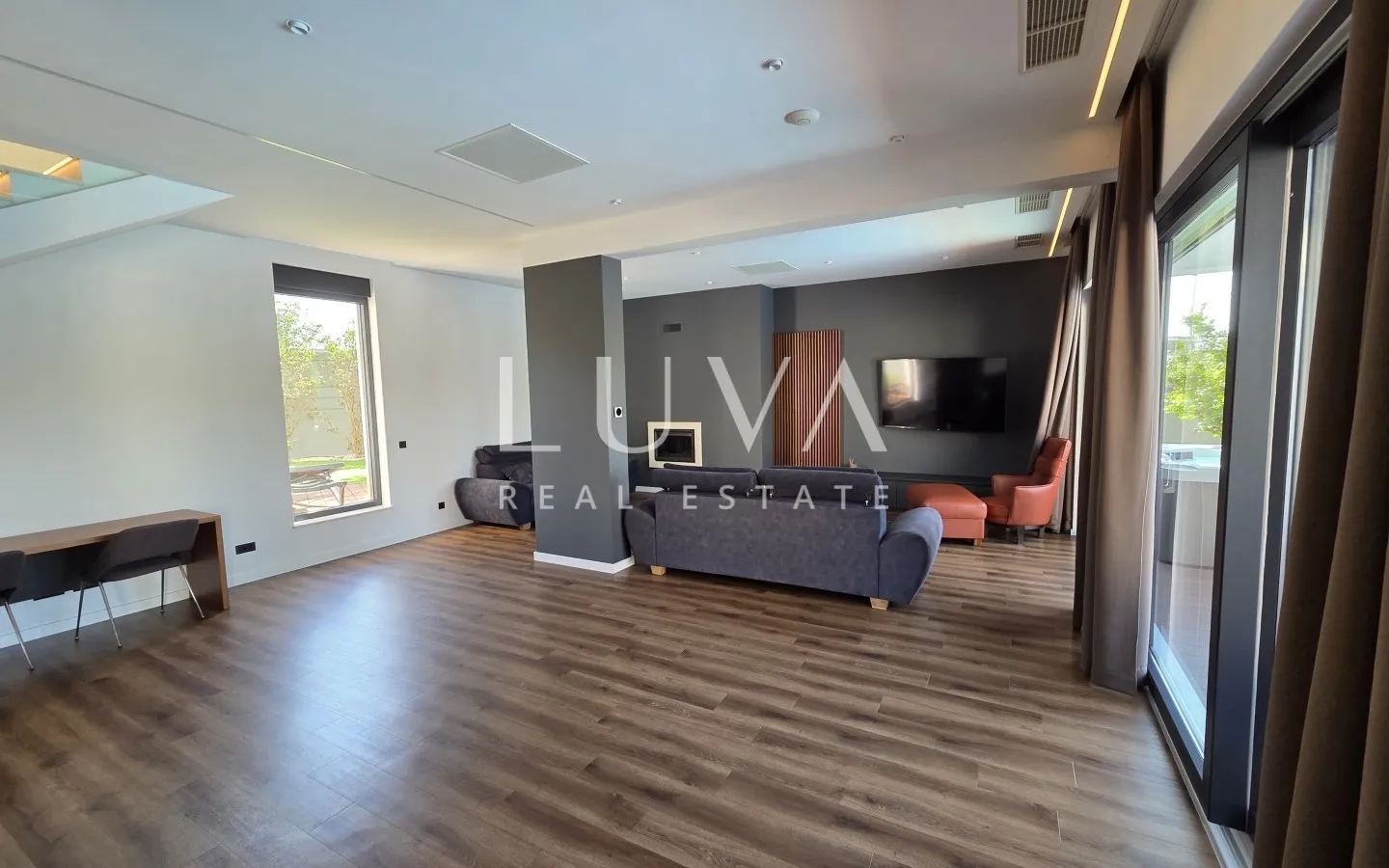 Pag, Novalja, complex of two luxury villas, 700 m², for sale