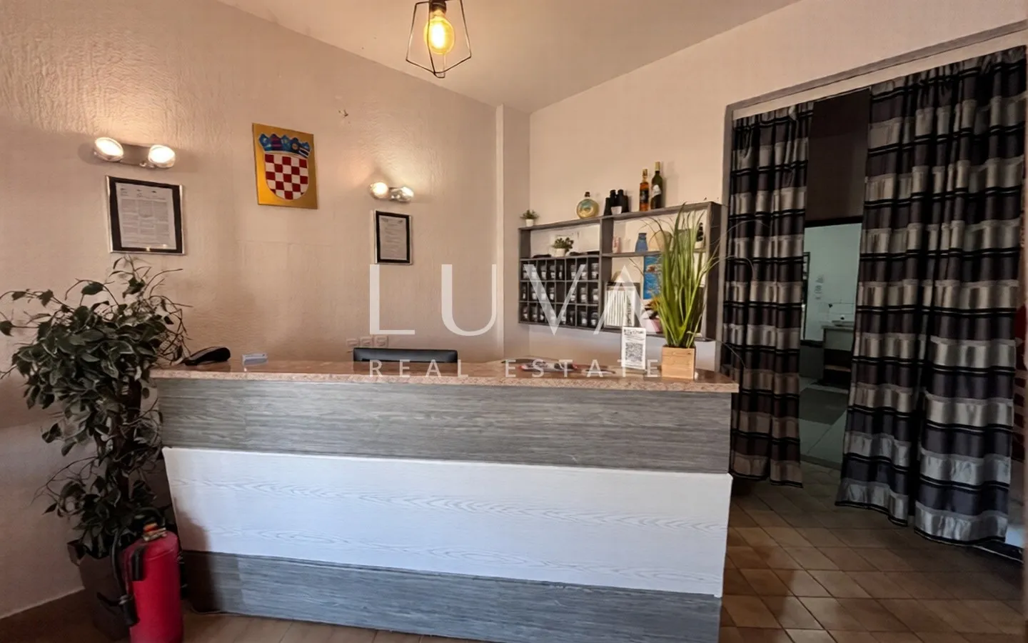 Island of Pag, Pag, hotel with restaurant and well-established business, 750 m²