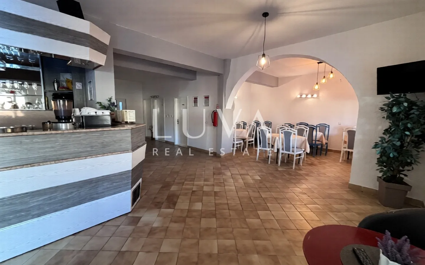 Island of Pag, Pag, hotel with restaurant and well-established business, 750 m²
