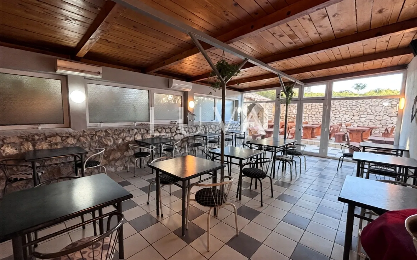 Island of Pag, Pag, hotel with restaurant and well-established business, 750 m²