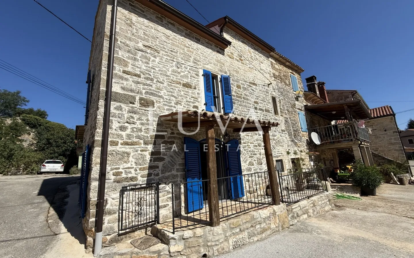 Istria, Grožnjan, Martinčići, stone semi-detached house, 105 m²