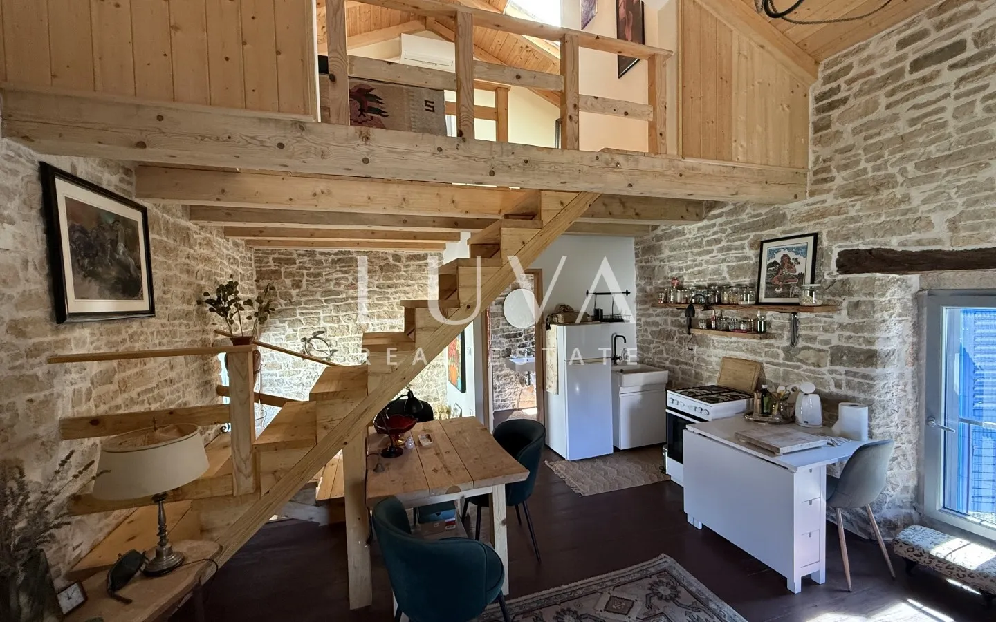 Istria, Grožnjan, Martinčići, stone semi-detached house, 105 m²