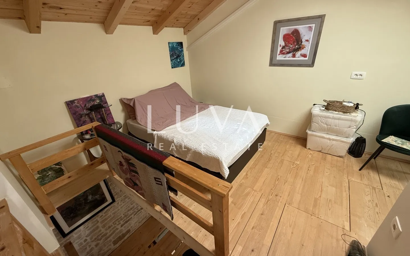 Istria, Grožnjan, Martinčići, stone semi-detached house, 105 m²