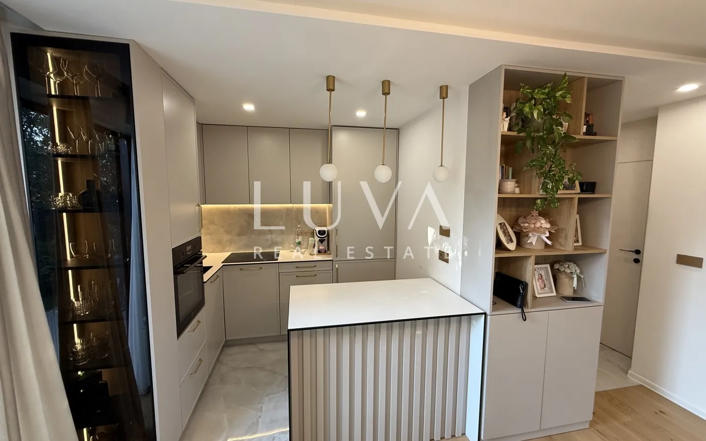 Zagreb, Blato, designer two-room apartment with garden, NKP 68 m²