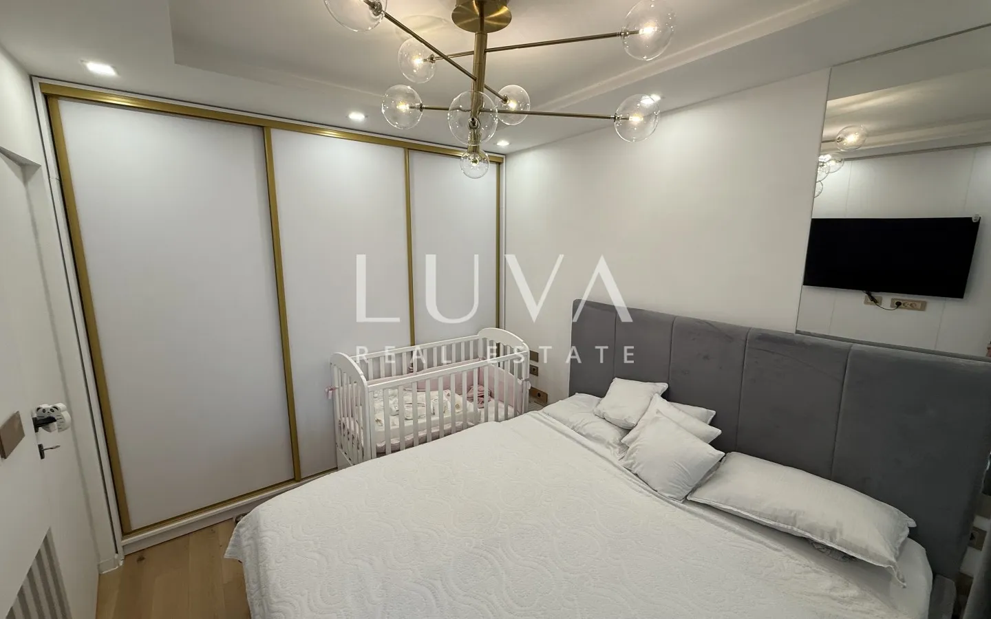 Zagreb, Blato, designer two-room apartment with garden, NKP 68 m²