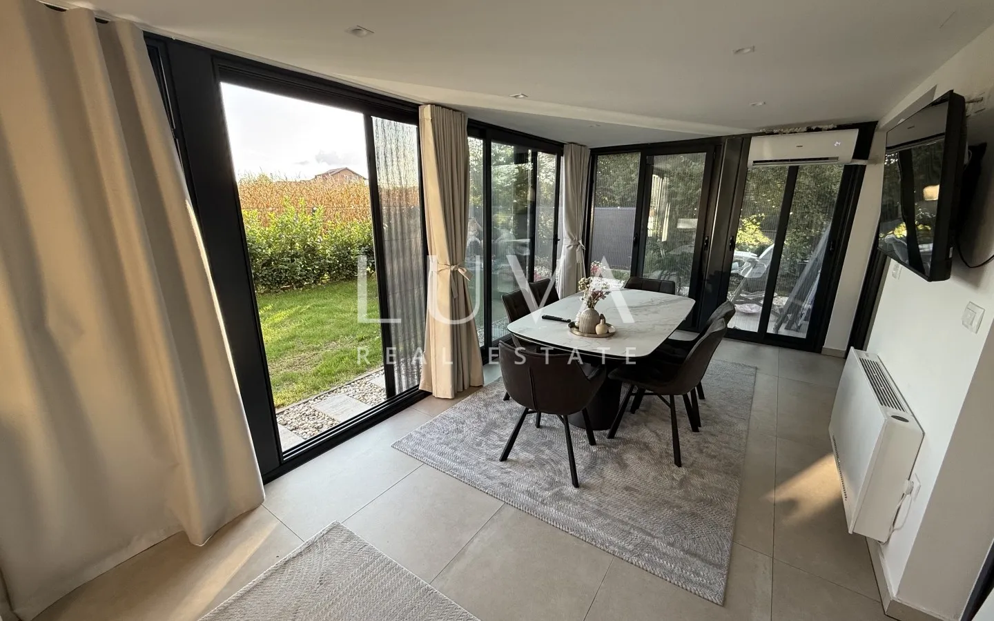 Zagreb, Blato, designer two-room apartment with garden, NKP 68 m²