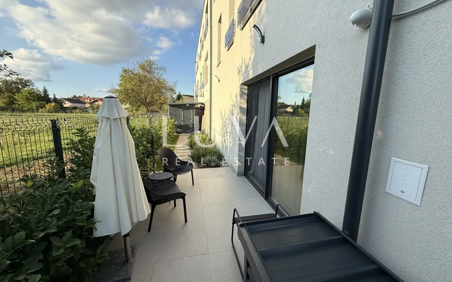 Zagreb, Blato, designer two-room apartment with garden, NKP 68 m²