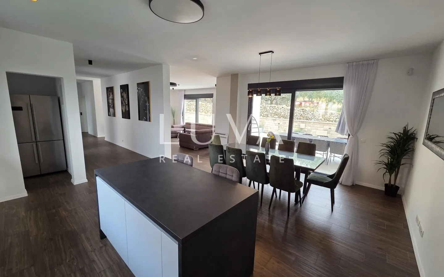 Split, Strožanac, moderna kuća 300 m2 s bazenom, za najam