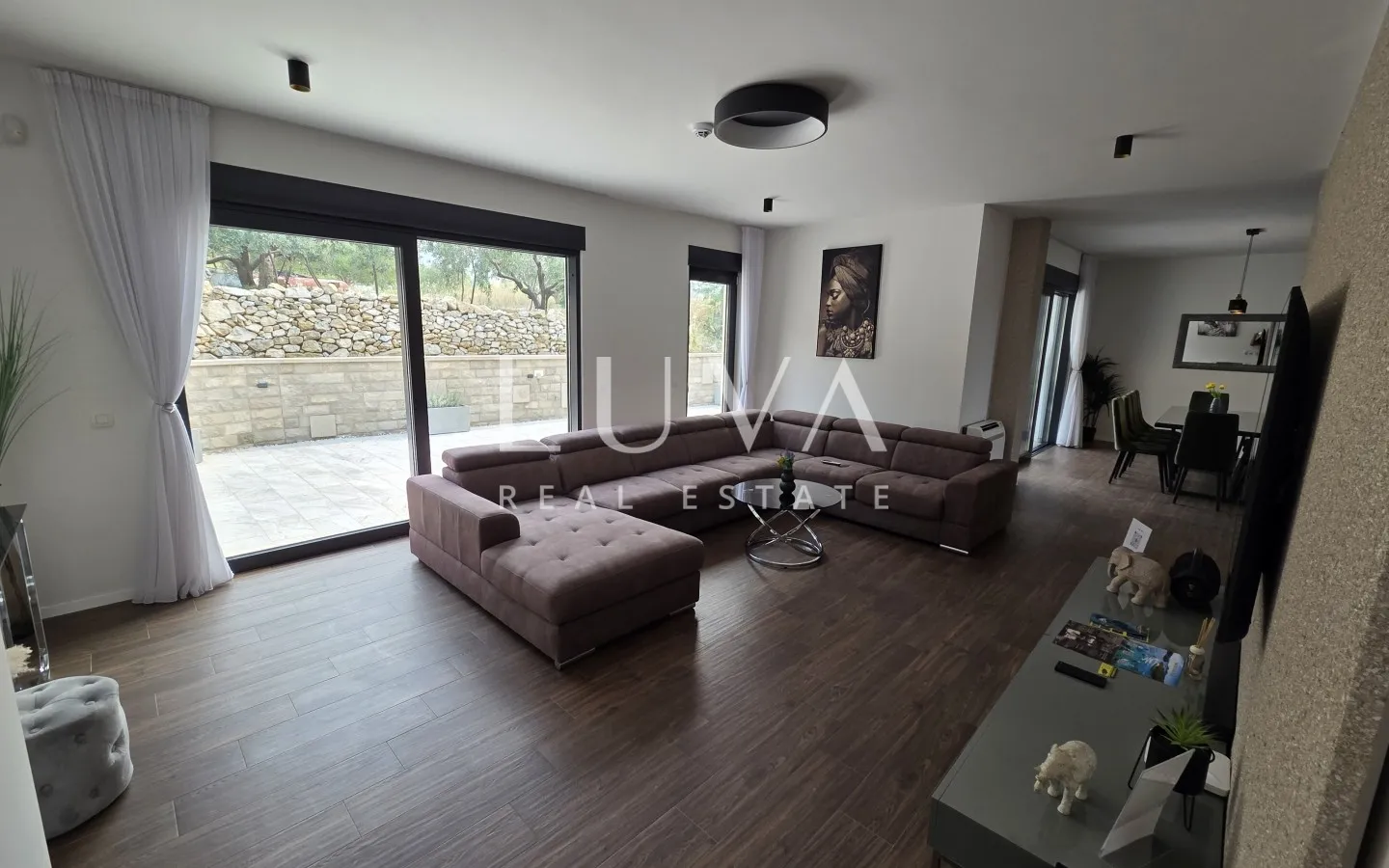 Split, Strožanac, moderna kuća 300 m2 s bazenom, za najam