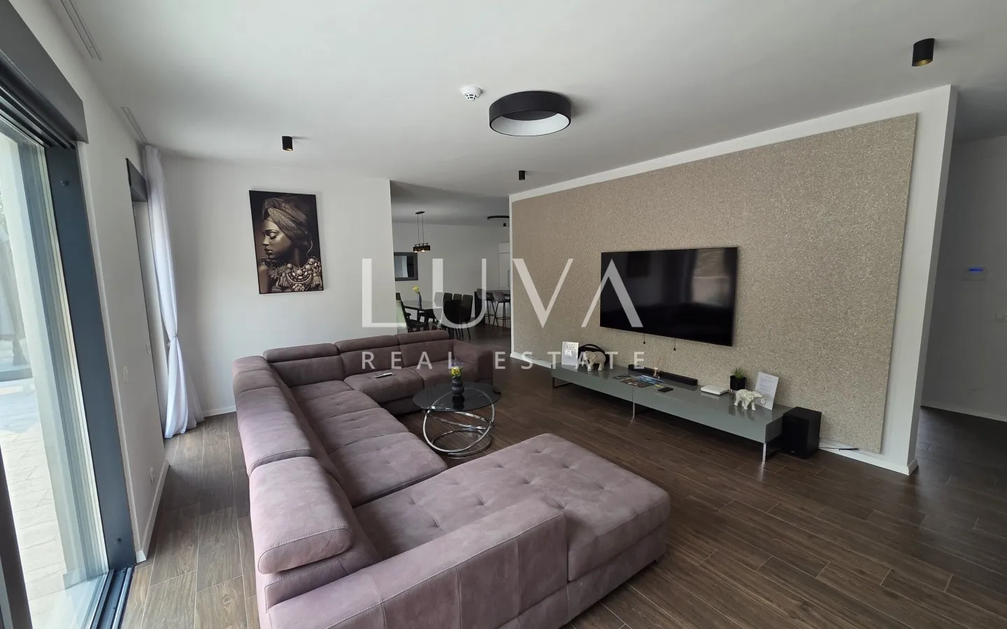 Split, Strožanac, moderna kuća 300 m2 s bazenom, za najam