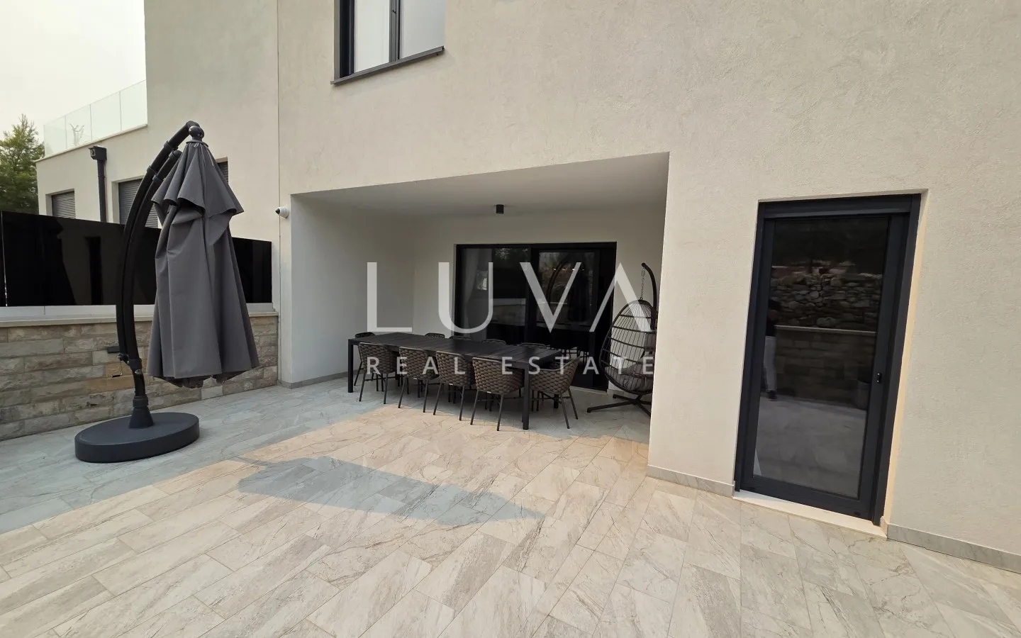 Split, Strožanac, moderna kuća 300 m2 s bazenom, za najam