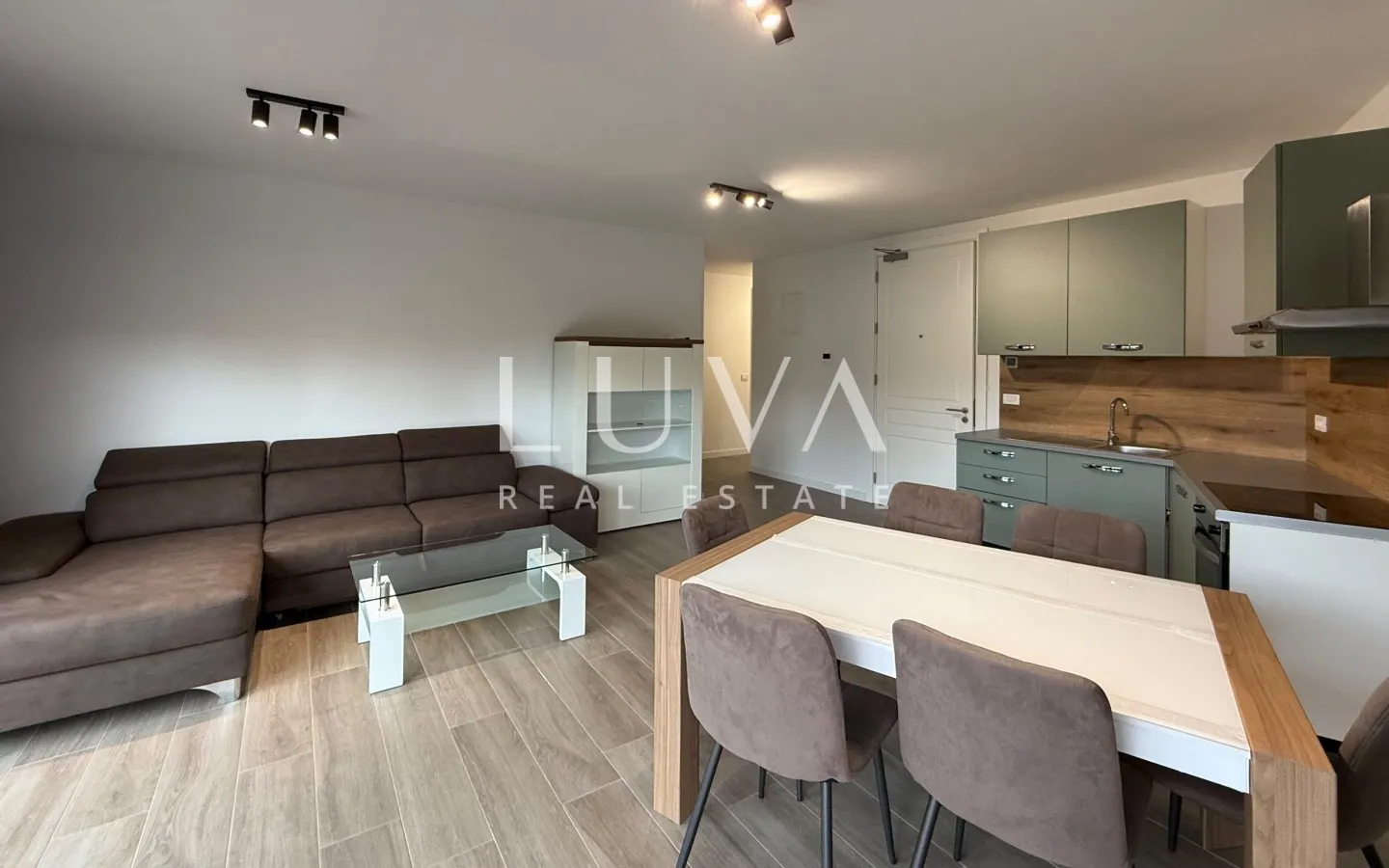 Istra, Poreč, three room apartment in a quiet neighborhood