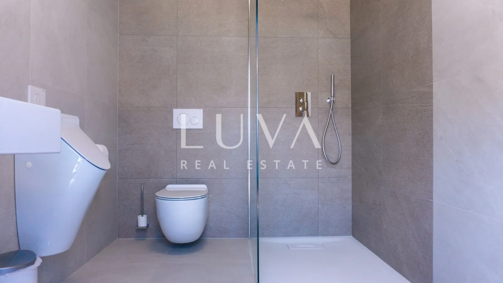 Hvar, Jelsa, 235 m² stone house with pool, for sale