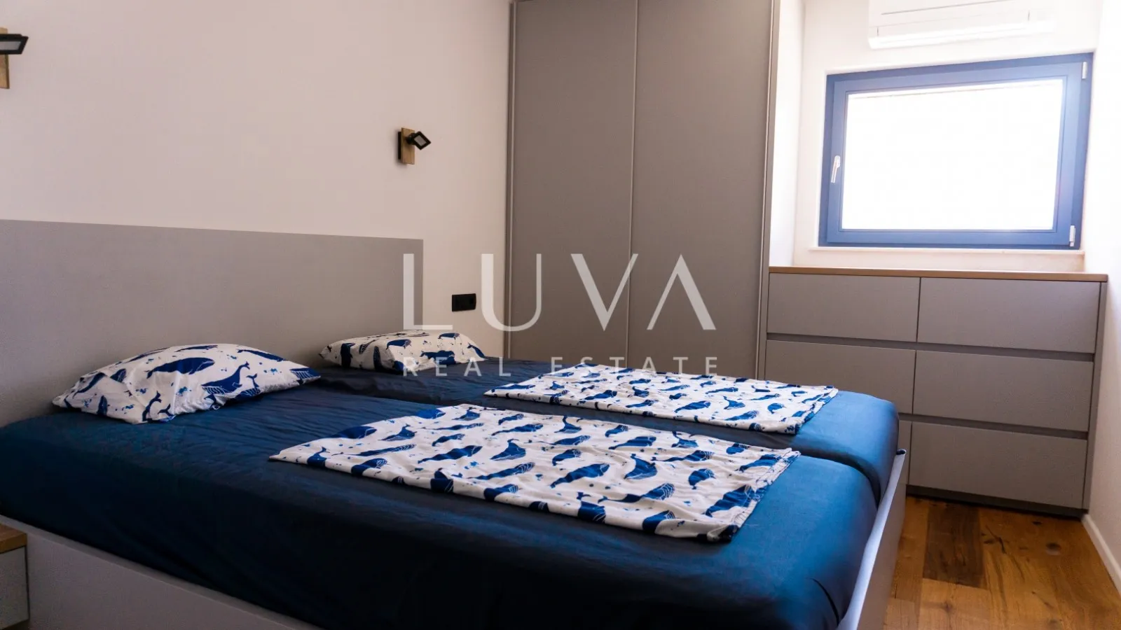 Hvar, Jelsa, 235 m² stone house with pool, for sale