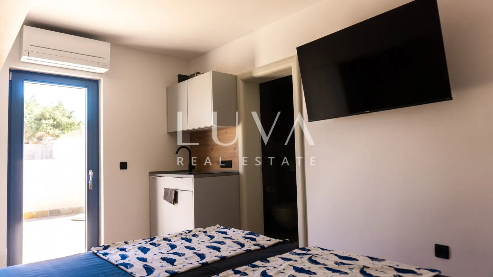 Hvar, Jelsa, 235 m² stone house with pool, for sale
