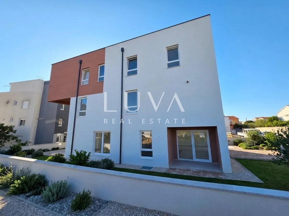 Vodice, Neubau mit Garten und Terrasse, 62 m² Bruttogeschossfläche