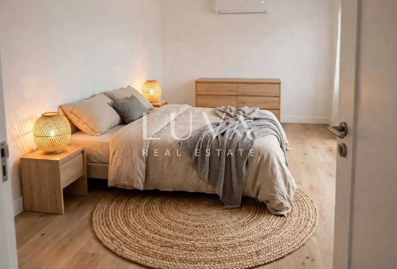 Vodice, novogradnja s vrtom i bazenom, 90 m² NKP