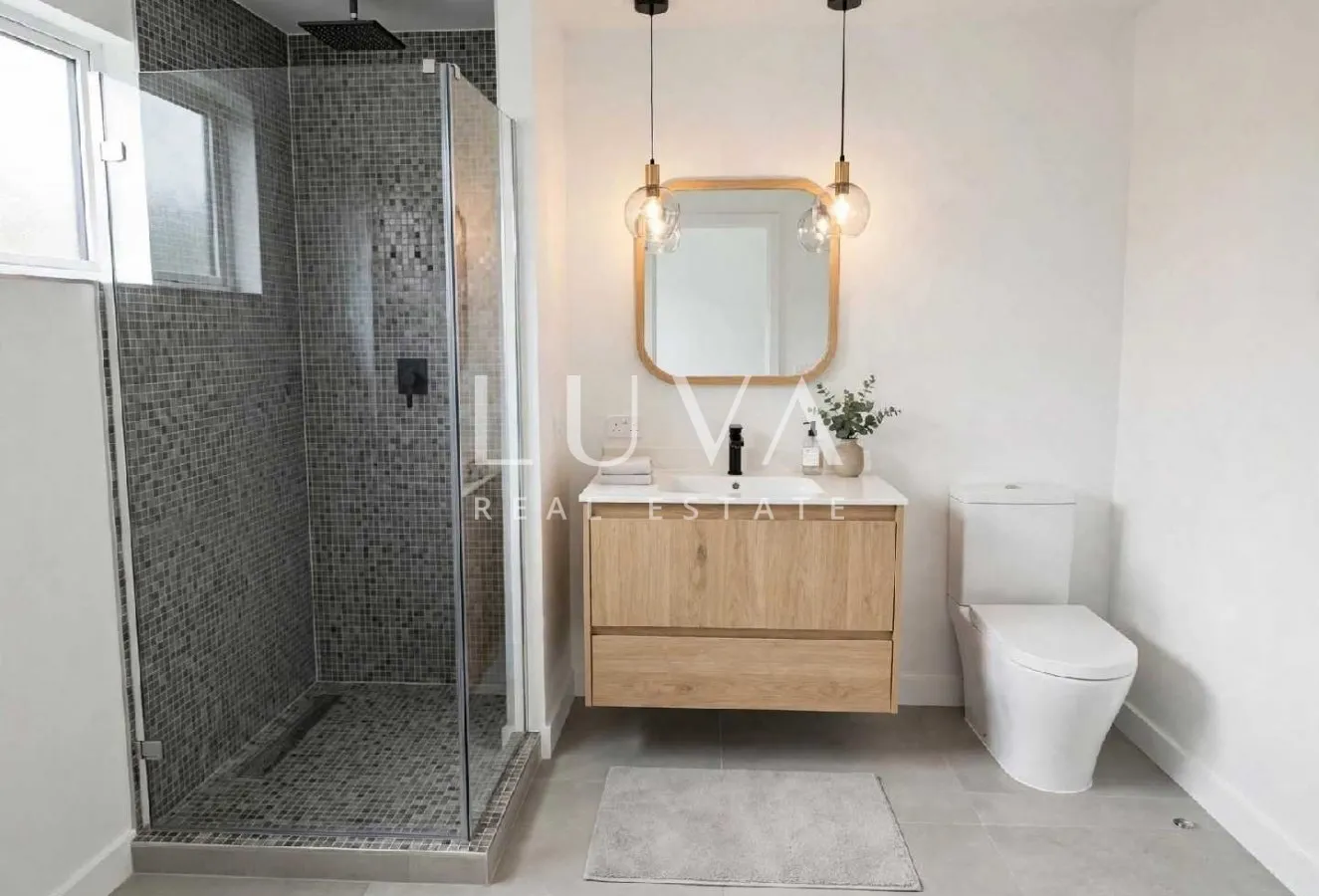 Vodice, novogradnja s vrtom i bazenom, 90 m² NKP