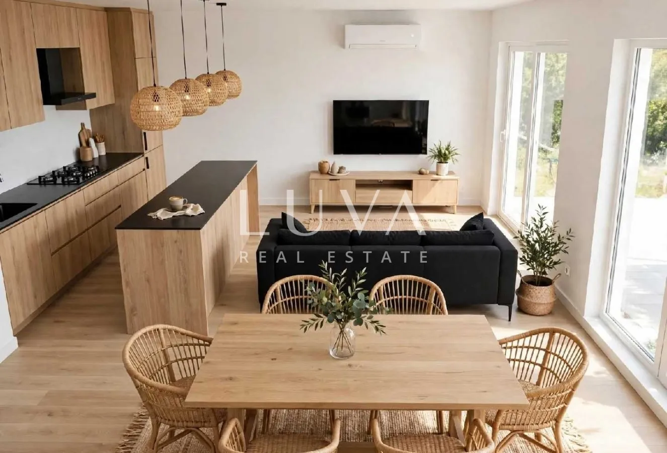 Vodice, novogradnja s vrtom i bazenom, 90 m² NKP