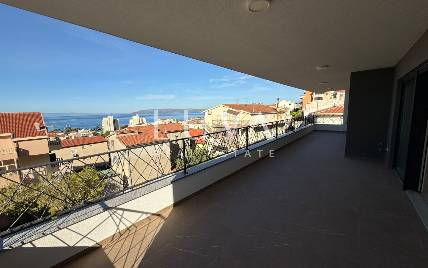 Makarska, 5 room apartment, 165 m2, with a sea view, new construction