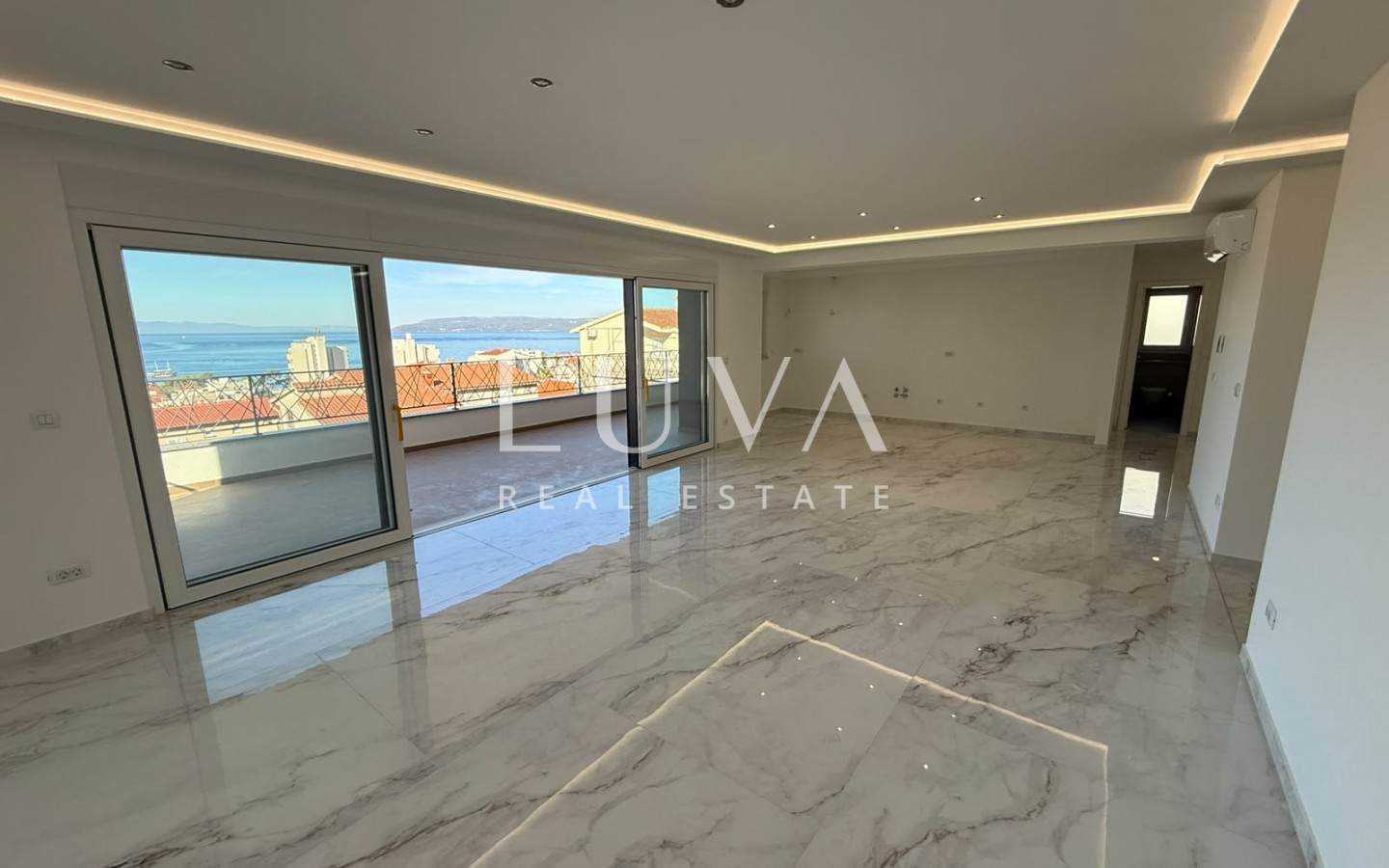 Makarska, 5 room apartment, 165 m2, with a sea view, new construction