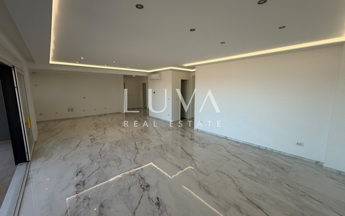 Makarska, 5 room apartment, 165 m2, with a sea view, new construction