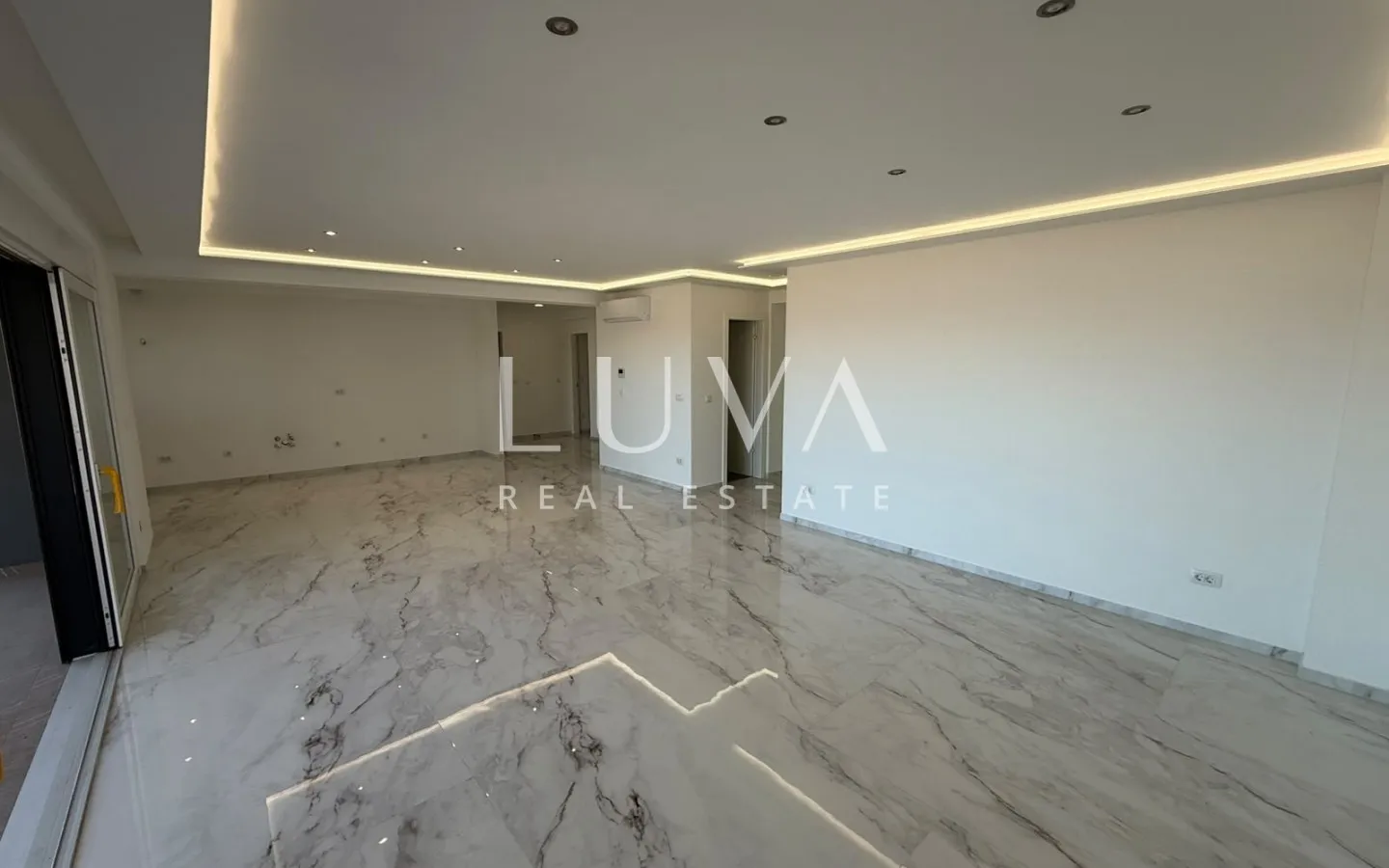 Makarska, 5s stan 165 m2 s pogledom na more, novogradnja