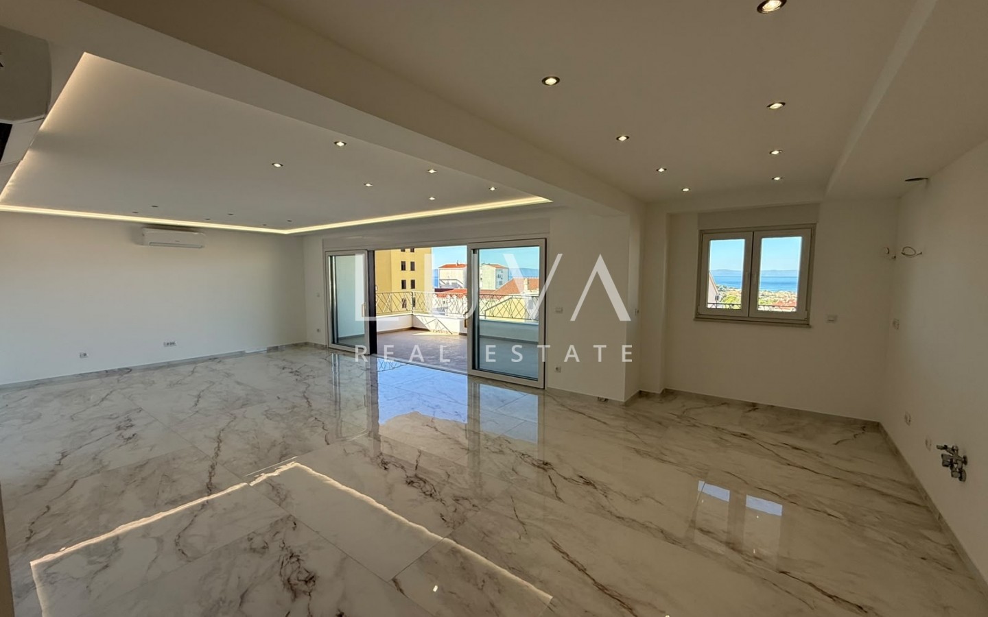 Makarska, 5 room apartment, 165 m2, with a sea view, new construction
