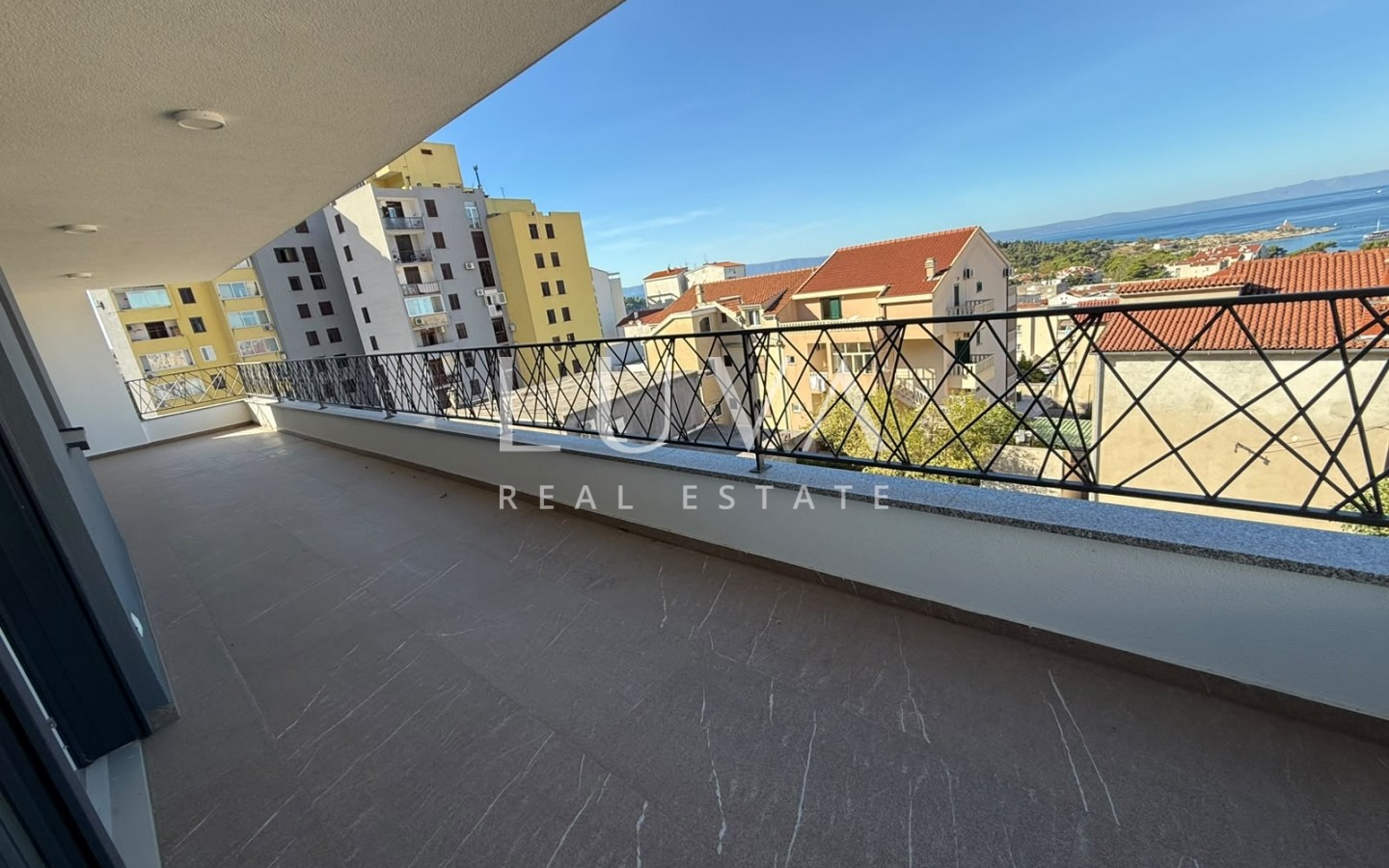 Makarska, 5 room apartment, 165 m2, with a sea view, new construction