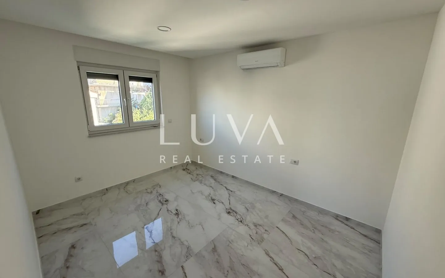 Makarska, 5s stan 165 m2 s pogledom na more, novogradnja
