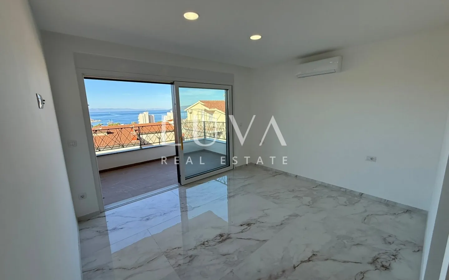 Makarska, 5s stan 165 m2 s pogledom na more, novogradnja
