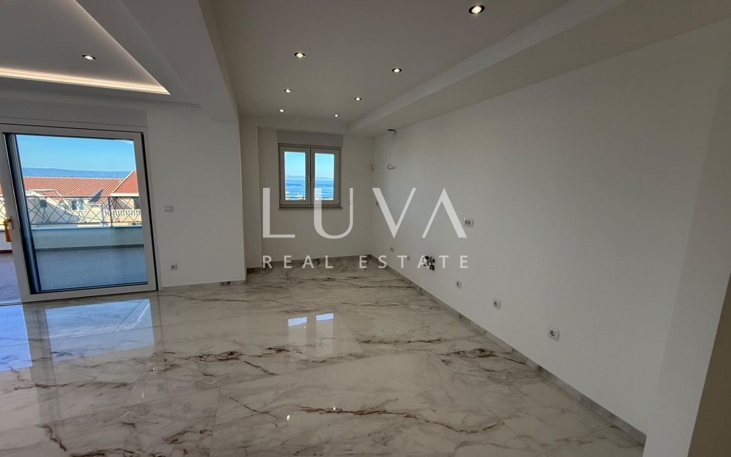 Makarska, 5 room apartment, 165 m2, with a sea view, new construction