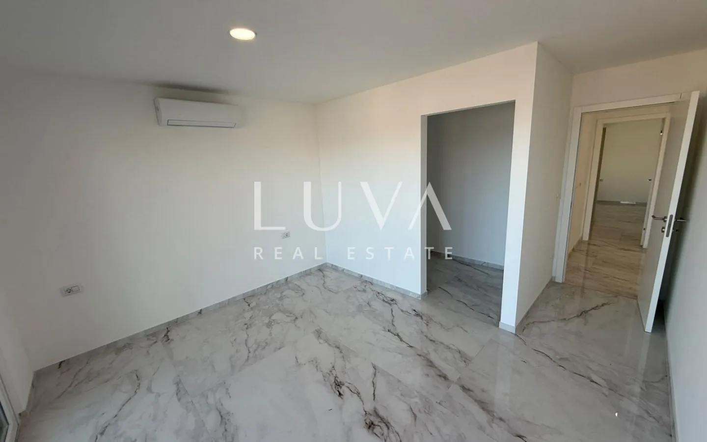 Makarska, 5s stan 165 m2 s pogledom na more, novogradnja
