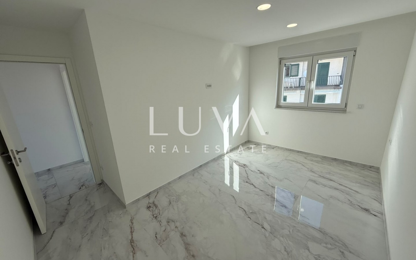Makarska, 5 room apartment, 165 m2, with a sea view, new construction