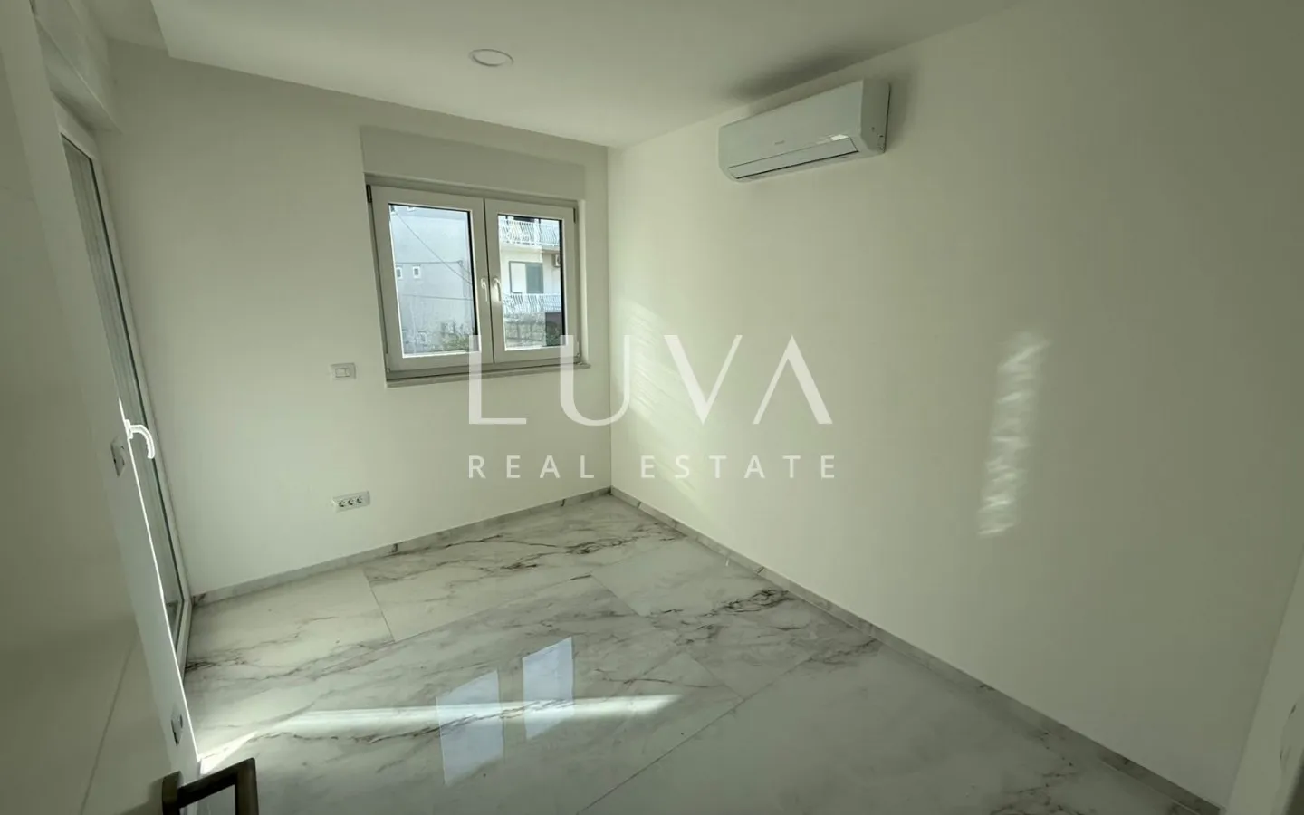 Makarska, 5s stan 165 m2 s pogledom na more, novogradnja