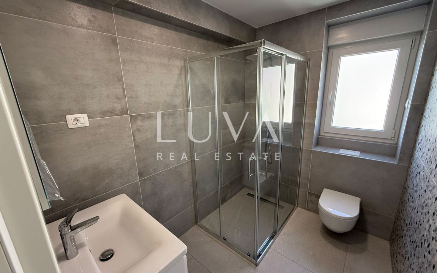 Makarska, 5 room apartment, 165 m2, with a sea view, new construction