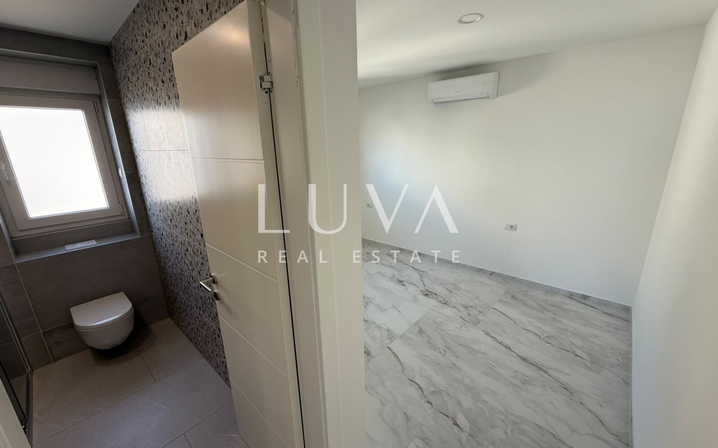 Makarska, 5 room apartment, 165 m2, with a sea view, new construction